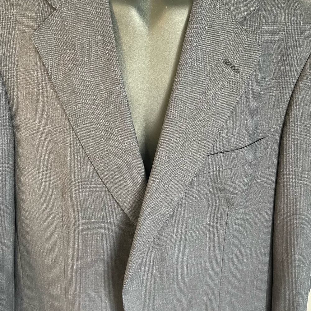 Men’s Jos A Bank suit 2 button Executive Series  navy blue SZ 42 R. 100%…